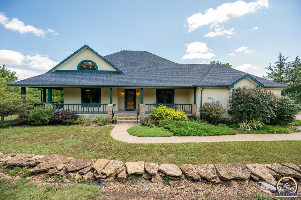 Property Photo:  5614 SW Fairlawn Rd  KS 66610 