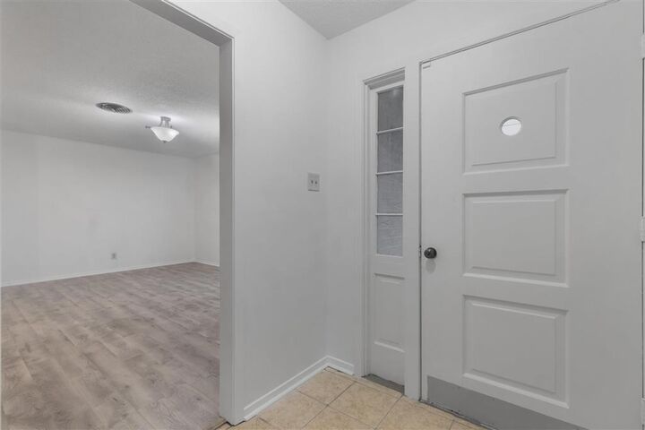 Property Photo:  307 W Sale Road W  LA 70605