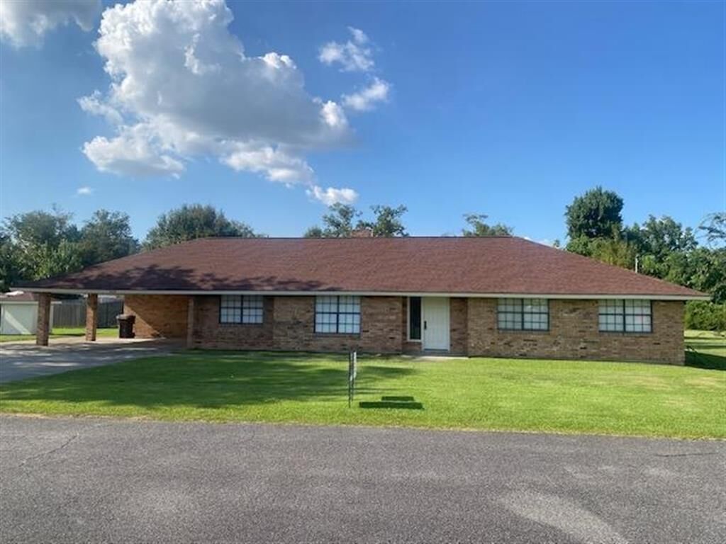 Property Photo: 2600 Timber Ln Lane LA 70605