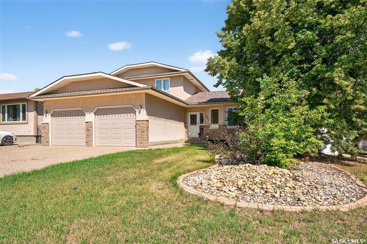 Property Photo:  602 Duffield Street W  SK S6H 5J3 