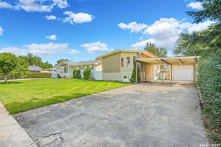Property Photo:  834 Marr Avenue  SK S7L 3Z5 