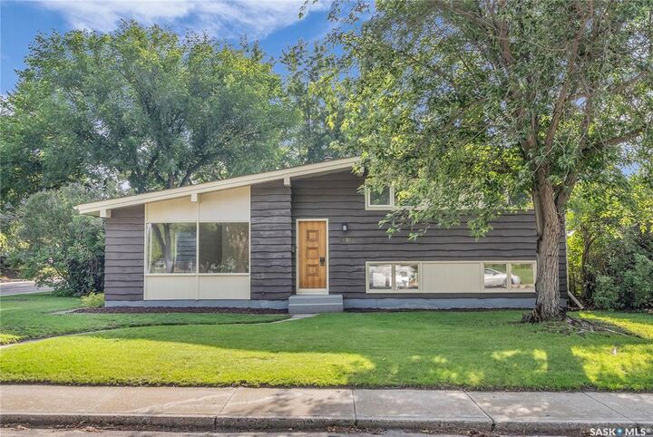 Property Photo:  2601 Irvine Avenue  SK S7J 2B2 