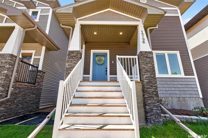 Property Photo:  1746 11th Avenue NW  SK S6J 0B3 