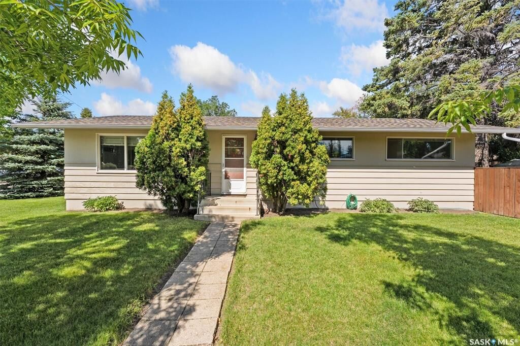 Property Photo:  2431 Dufferin Avenue  SK S7J 1C3 