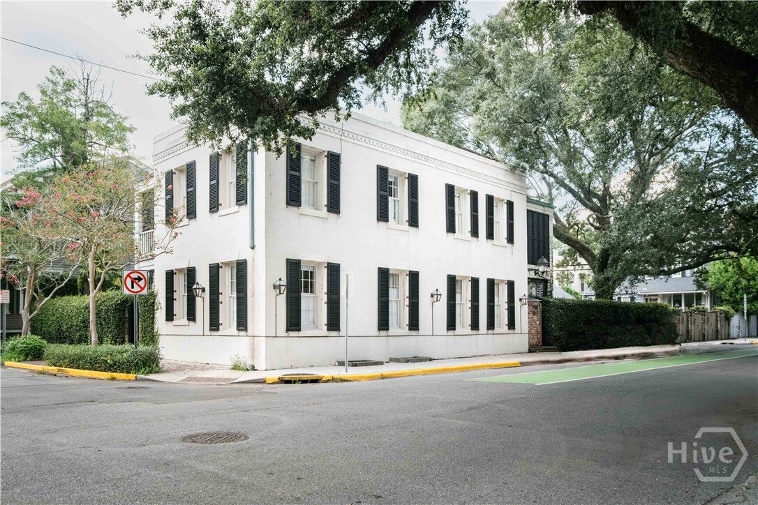 Property Photo: 17 Price Street GA 31401
