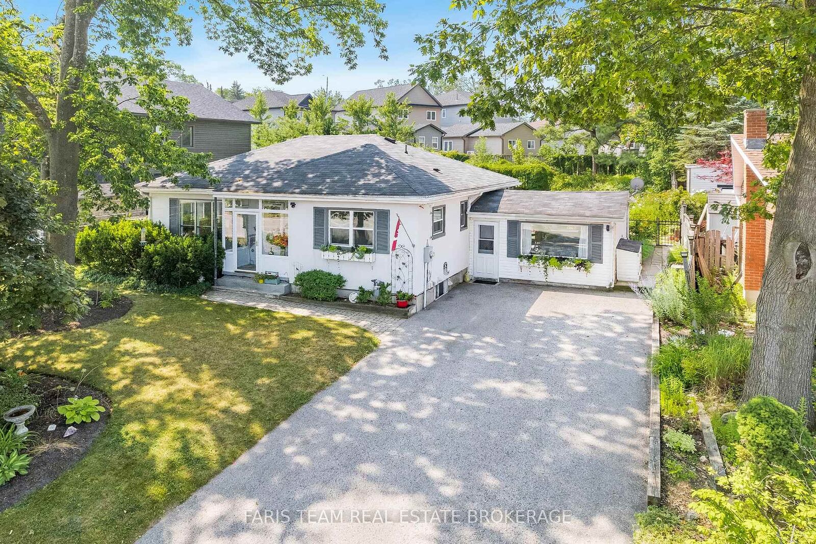 Property Photo: 302 Sunnidale Road ON L4N 5P2