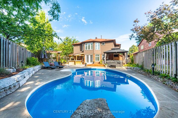 Photo de la propriété: 718 Pebble Court ON L1V 3Z4
