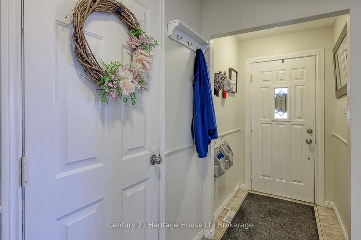 Property Photo: 9 Edmunds Crescent ON N5Z 4J1