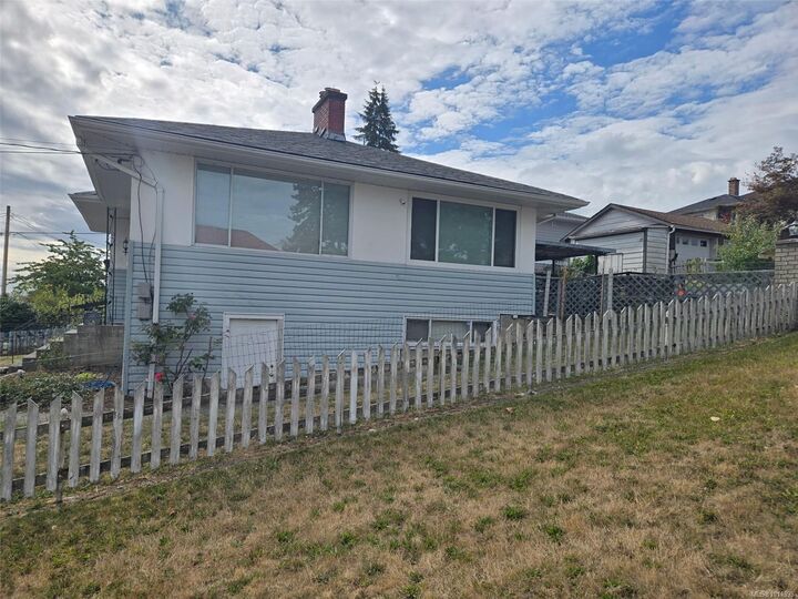 Photo de la propriété:  240 2nd Ave  BC V9G 1A7 