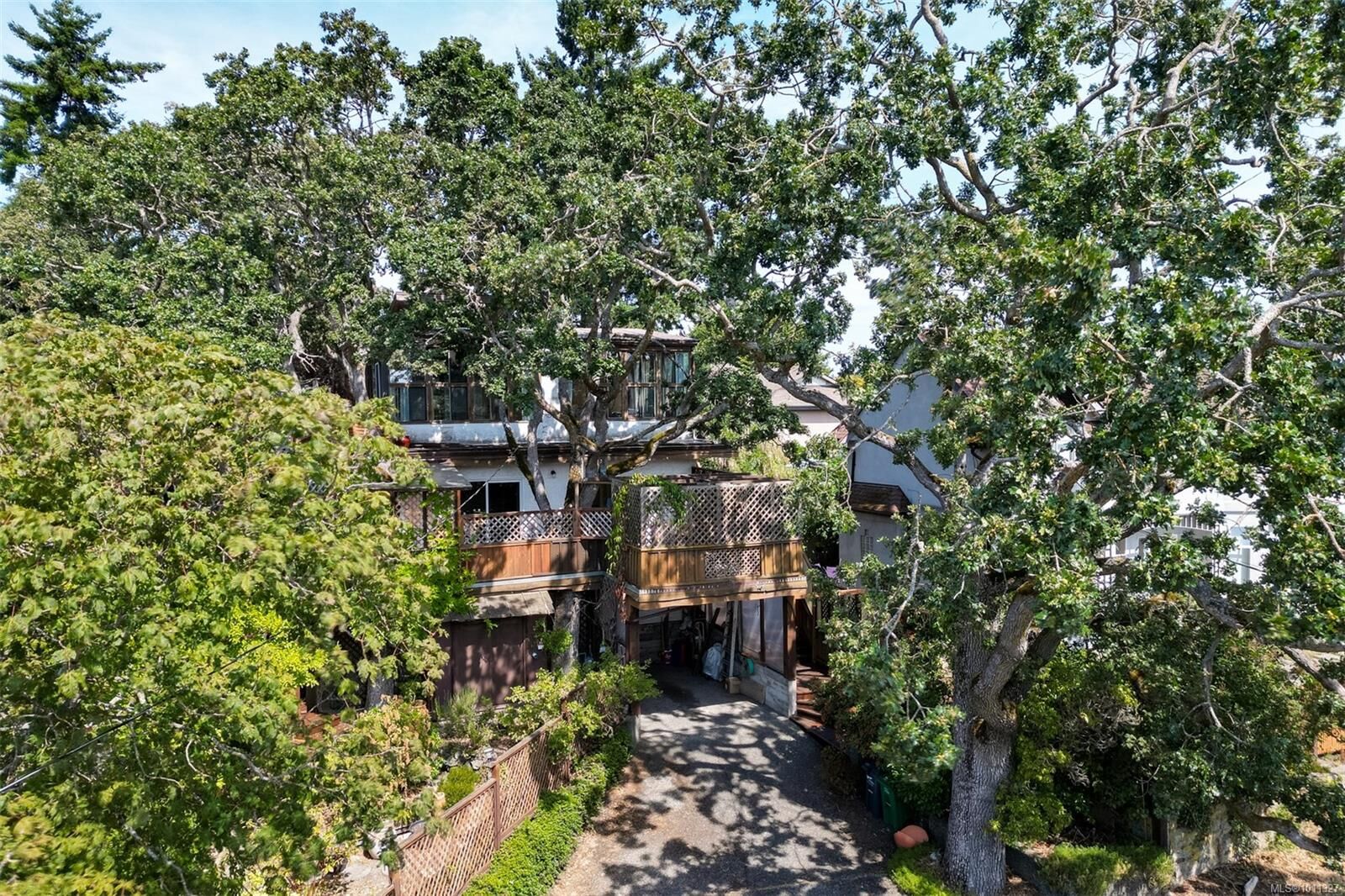 Photo de la propriété: 1360 Merritt St BC V8X 2P6