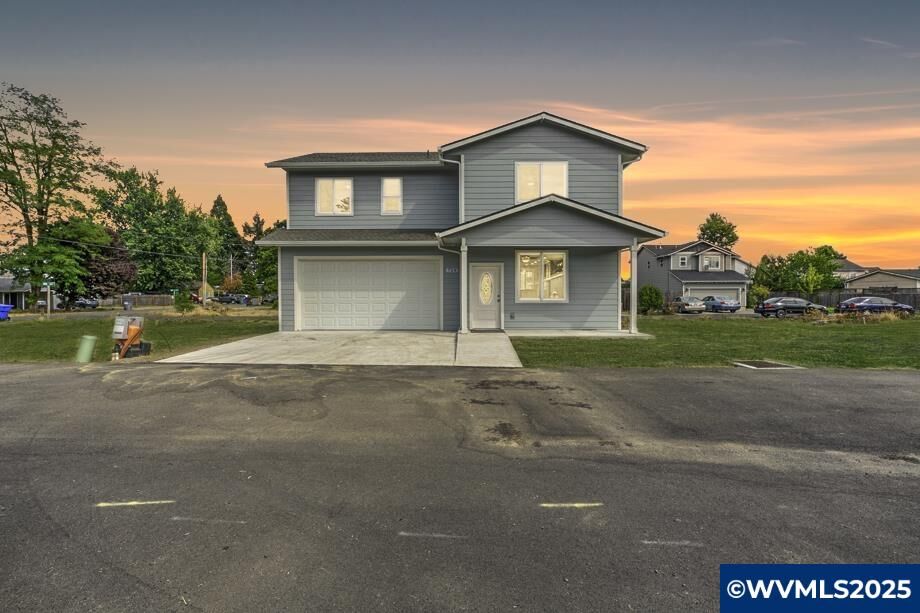 Property Photo: 728 Bonita Pl SE OR 97317