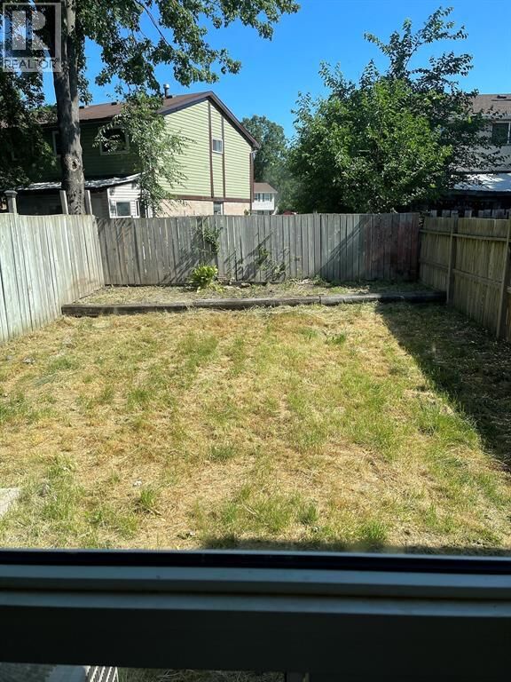 Photo de la propriété: 190 Bedford Crescent ON N7S 4B5