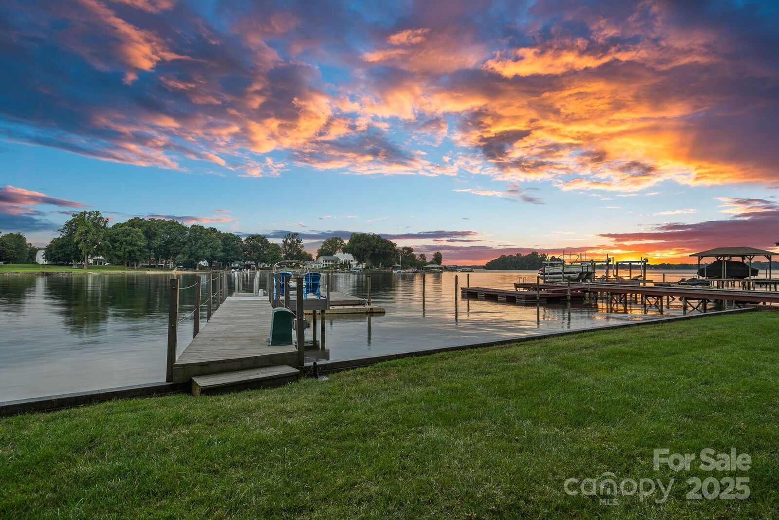 Property Photo:  20509 Island Forest Drive  NC 28031 