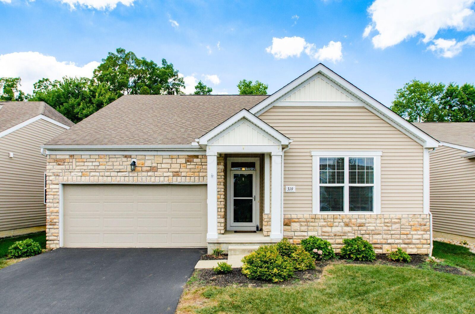 Property Photo: 319 Cloverhill Drive OH 43119