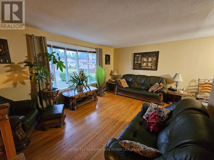 Property Photo:  197 King Street  ON K7R 1B8 