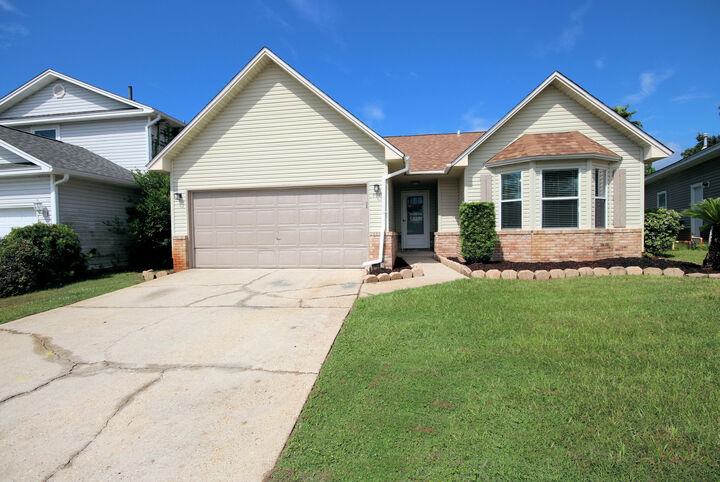 Property Photo: 406 Springate Court FL 32569
