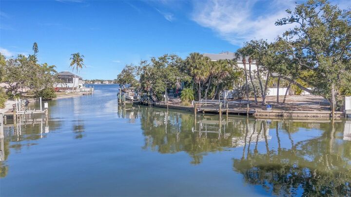 Property Photo:  1231 Starboard Lane  FL 34242 