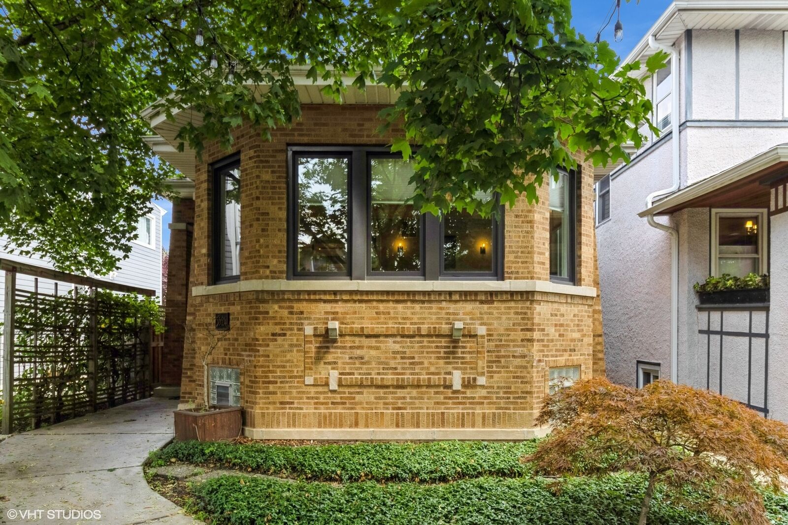 Property Photo:  5324 W Warner Avenue  IL 60641 