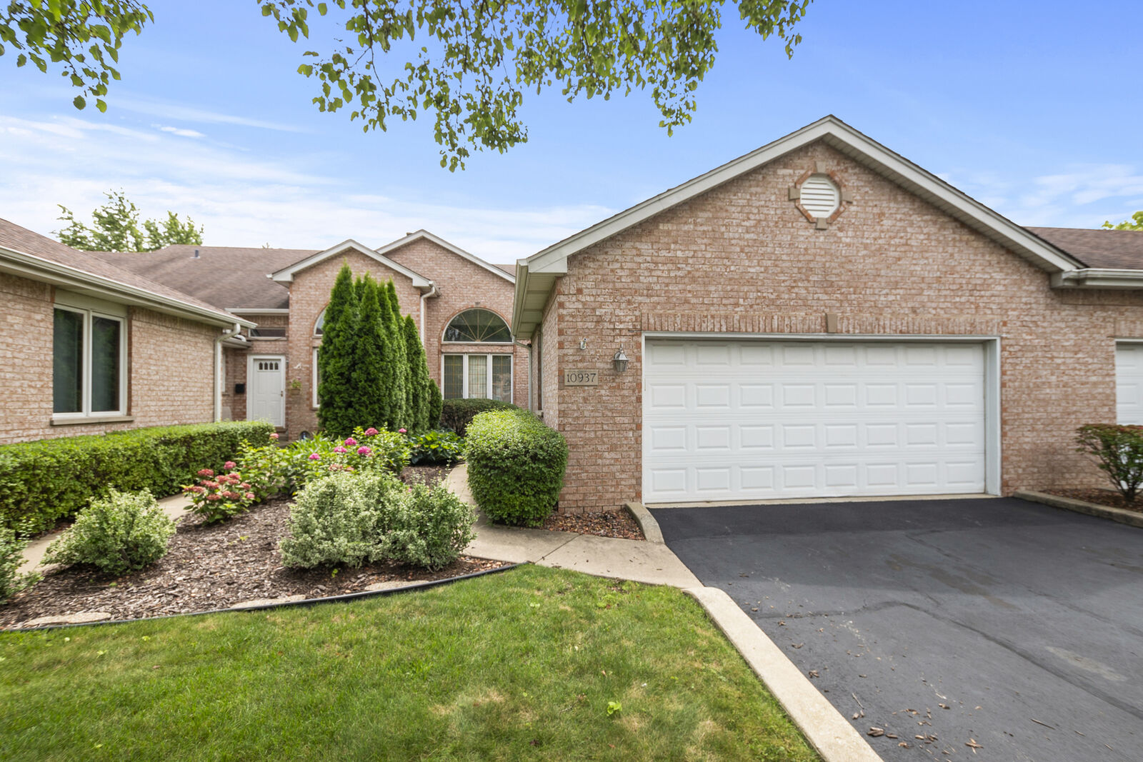 Property Photo: 10937 Saffron Court IL 60467
