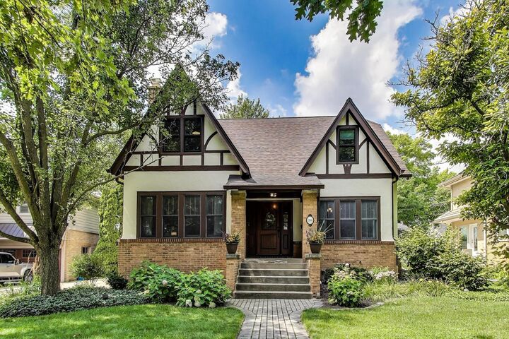 396 S Washington Street  Elmhurst IL 60126 photo