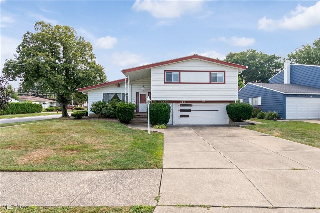 Property Photo:  1111 Jackie Lane  OH 44124 