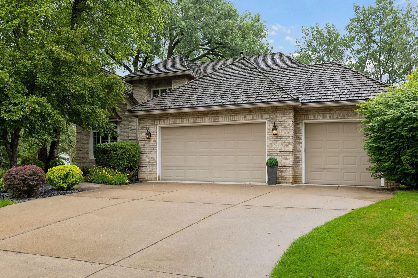 Property Photo: 720 Olive Lane N MN 55447