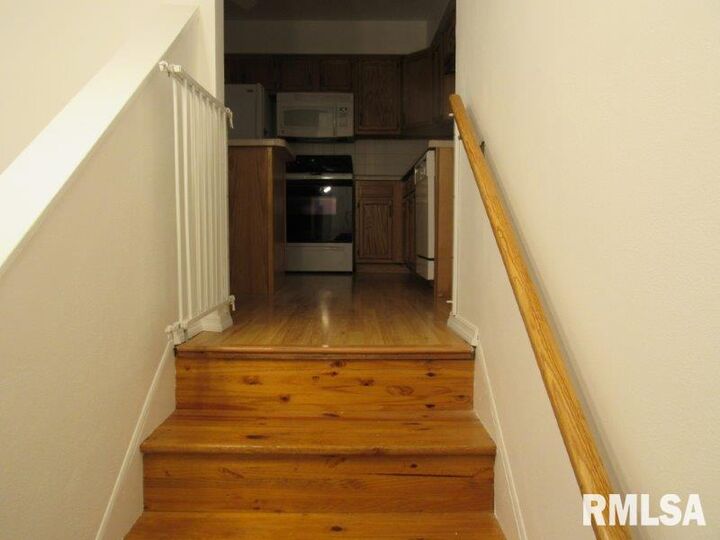 Property Photo: 1928 Brentwood Drive B IL 61571-9999