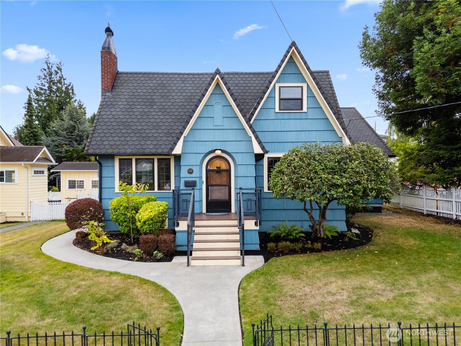 Property Photo:  1315  7th Street  WA 98221 