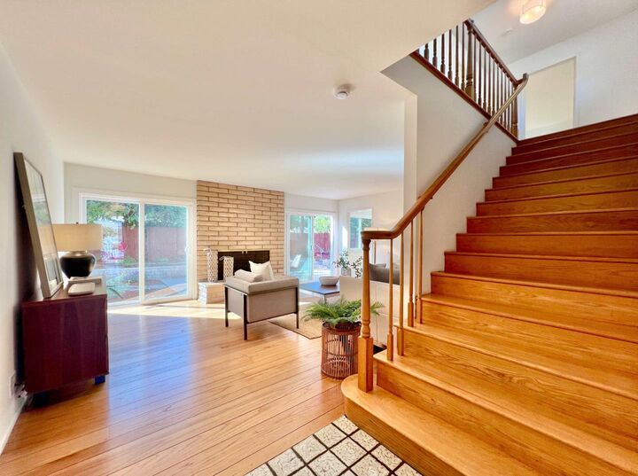 Property Photo:  665 Towle Way  CA 94306 