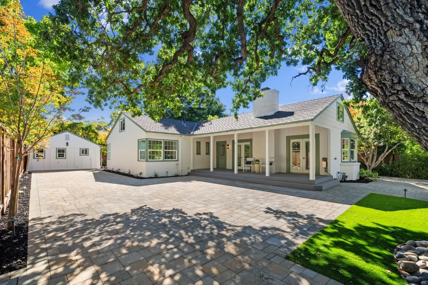 Property Photo:  1730 Guinda Street  CA 94303 