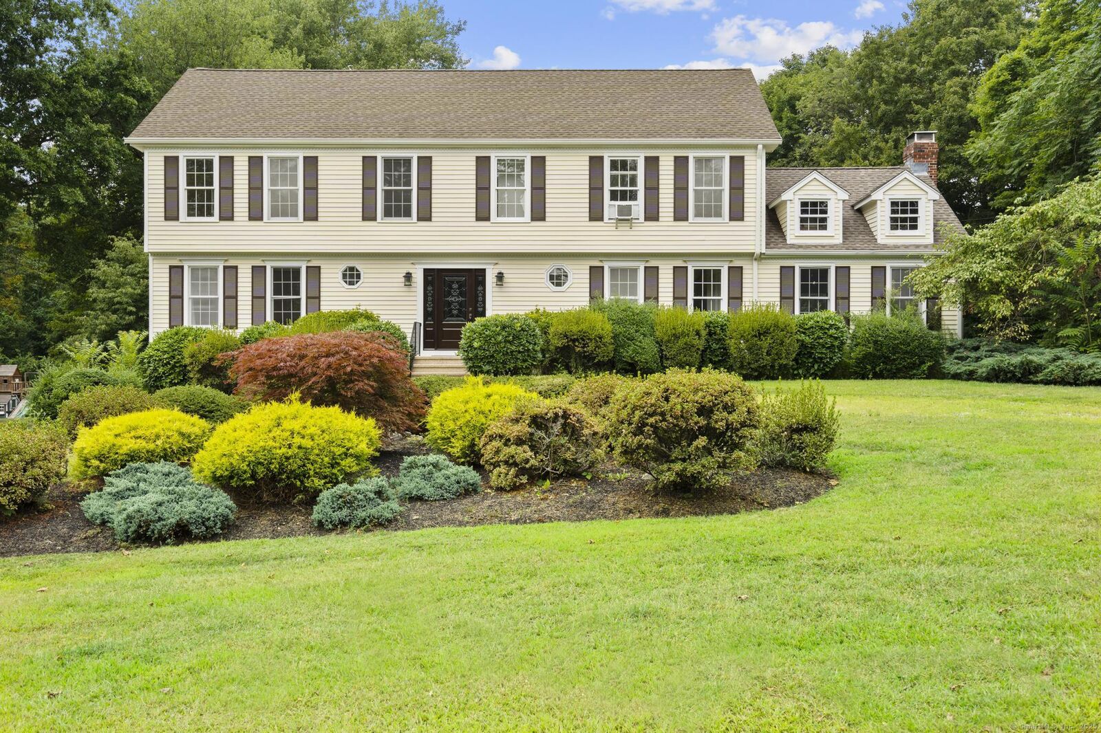 Property Photo: 6 Crossbow Lane CT 06468