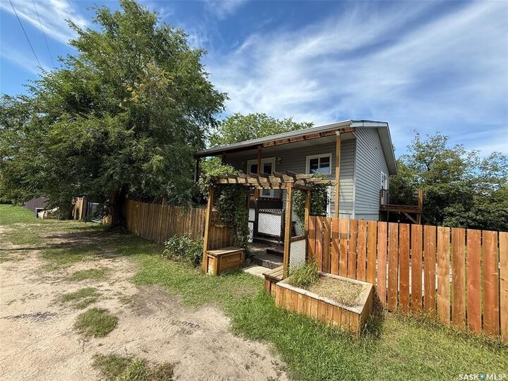 Property Photo: 992 Terry Street SK S0M 0L0