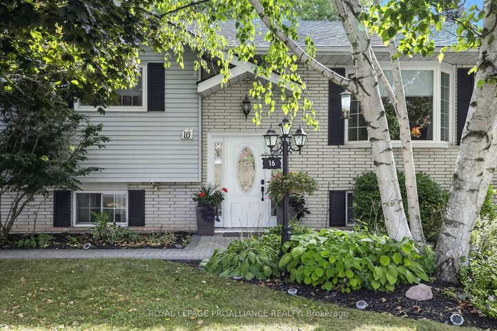 Property Photo:  16 Durham Street N  ON K0K 1S0 