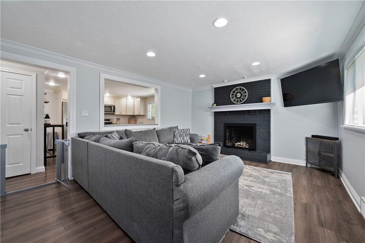 Property Photo:  2605 Grove Rd  PA 15129 