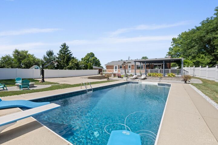 Property Photo: 2838 Werkridge Drive OH 45248