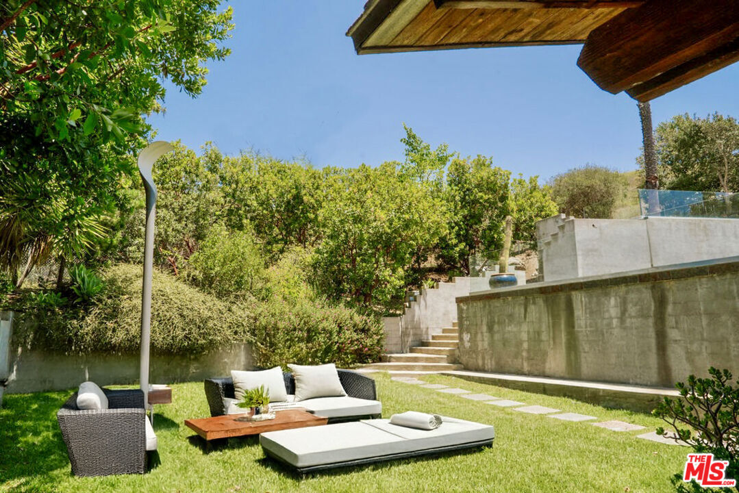 Property Photo:  1926 Calle Yucca  CA 91360 