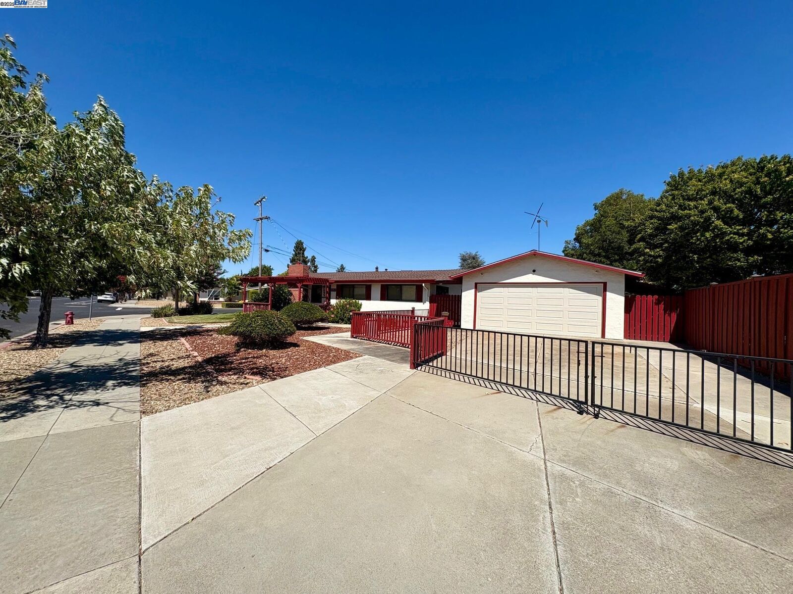 Property Photo: 1052 Rincon Ave CA 94551