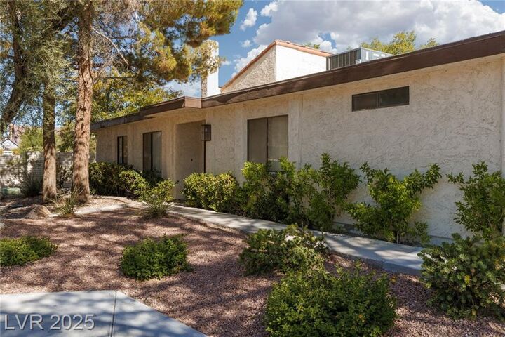 Property Photo: 3017 Conquista Court NV 89121