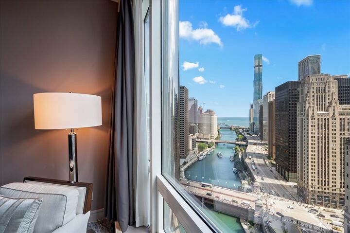 Property Photo: 401 N Wabash Avenue 2044 IL 60611