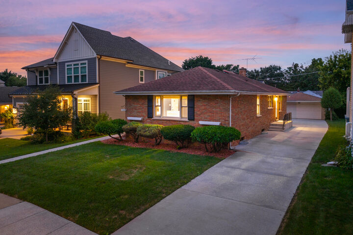 Property Photo: 536 Prairie Avenue IL 60515