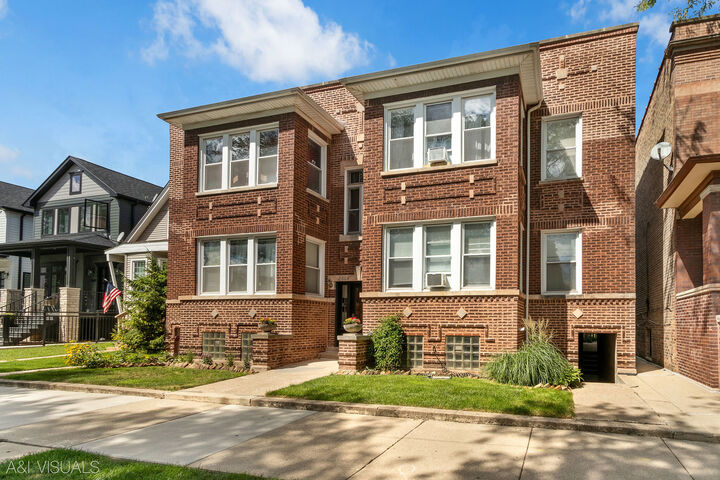 Property Photo: 2602 W Winona Street IL 60625