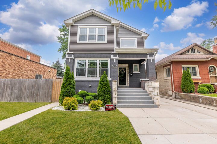 9124 S Bell Avenue  Chicago IL 60643 photo