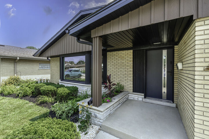 Property Photo: 9825 S Kilbourn Avenue IL 60453