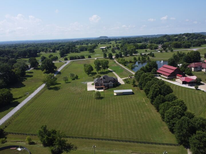 Property Photo: 1616 Long Hollow Pike TN 37066