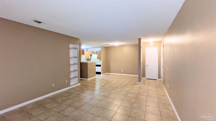 Property Photo: 8160 Stonebrook Dr C FL 32514