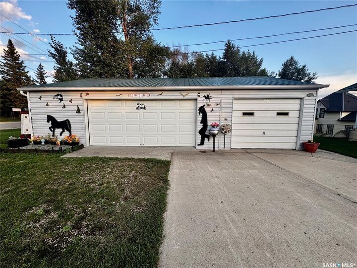 Property Photo: 301 1st Street SE SK S0A 4A0