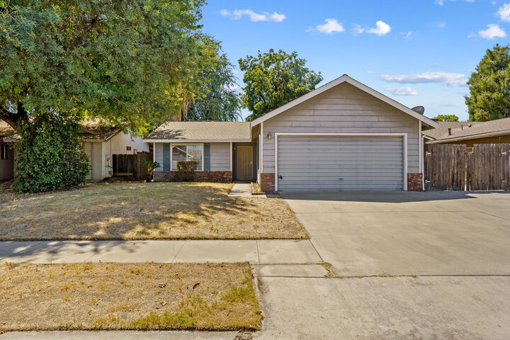 4615 W Feemster Avenue  Visalia CA 93277 photo