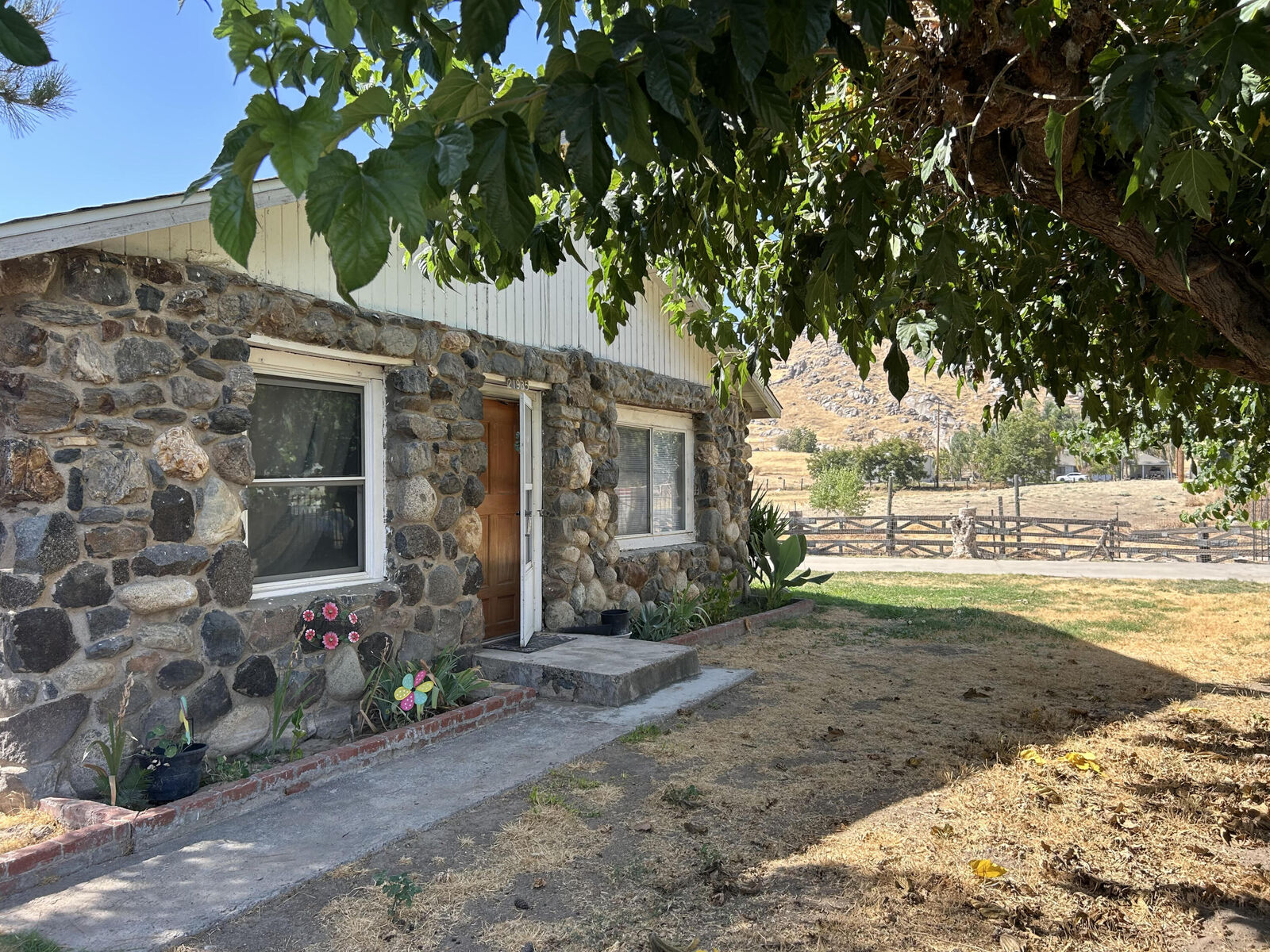 Property Photo: 21935 Rd 252 CA 93247