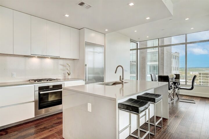 Property Photo: 501 West Avenue 1304 TX 78701