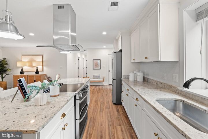 Property Photo: 1305 Namassin Road VA 22308
